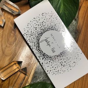 BLING BOSS EYESHADOW PALETTE